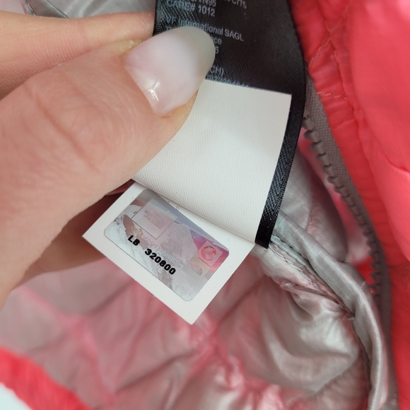 The North Face Pink Puffer Jacket - Picture 5 of 6
